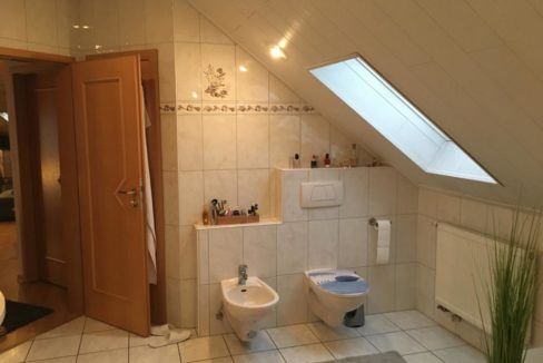 Badezimmer mit Bidet DG