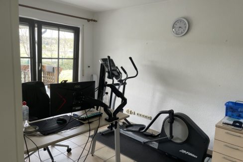 Büro oder Fitnessraum EG